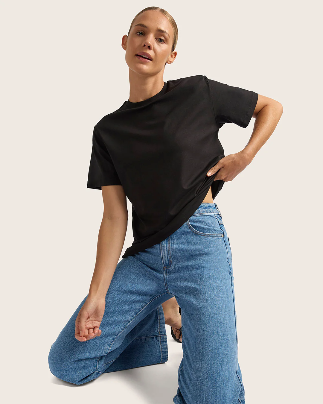 Women's Classic Crew Neck T-Shirt - Black - Image 6